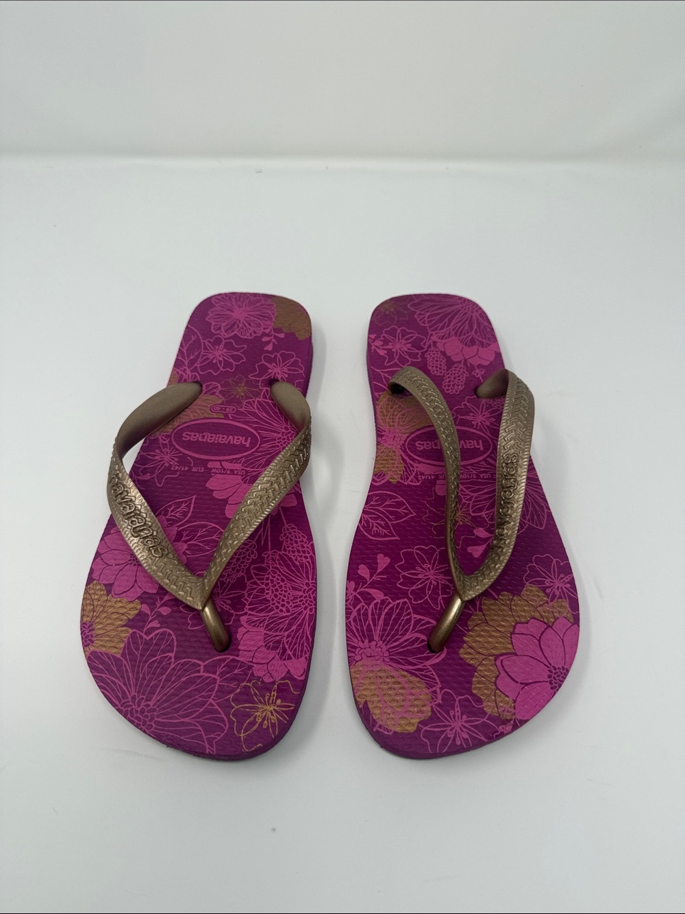 Havaianas Women’s Purple Floral Sandals with Gold Straps